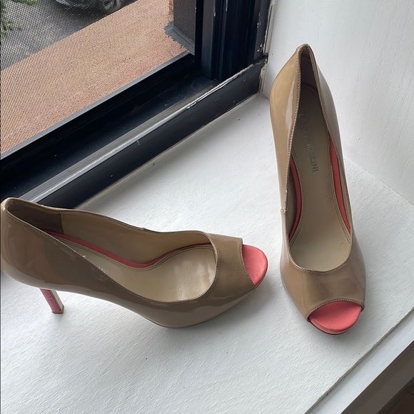 Elegant Peep-Toe Heels in Tan and Pink Enzo Angiolini - Picture 1 of 2
